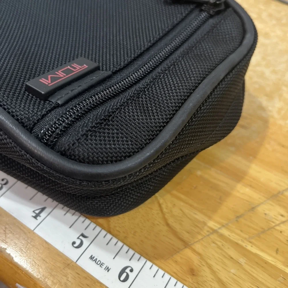 Tumi Golf Ball Bag Clip On Luxury Bag‎ 5x6x2